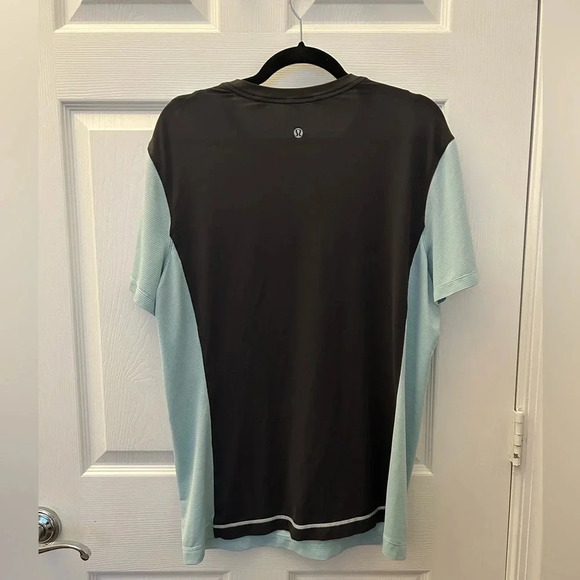 Lululemon MicroStripe Colorblock Short Sleeve Performance Tee Shirt M - Picture 2 of 3